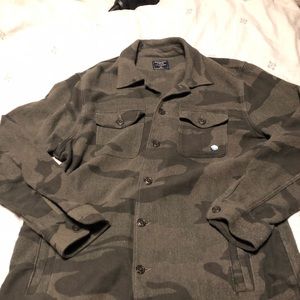 Men’s Abercrombie Camo button up